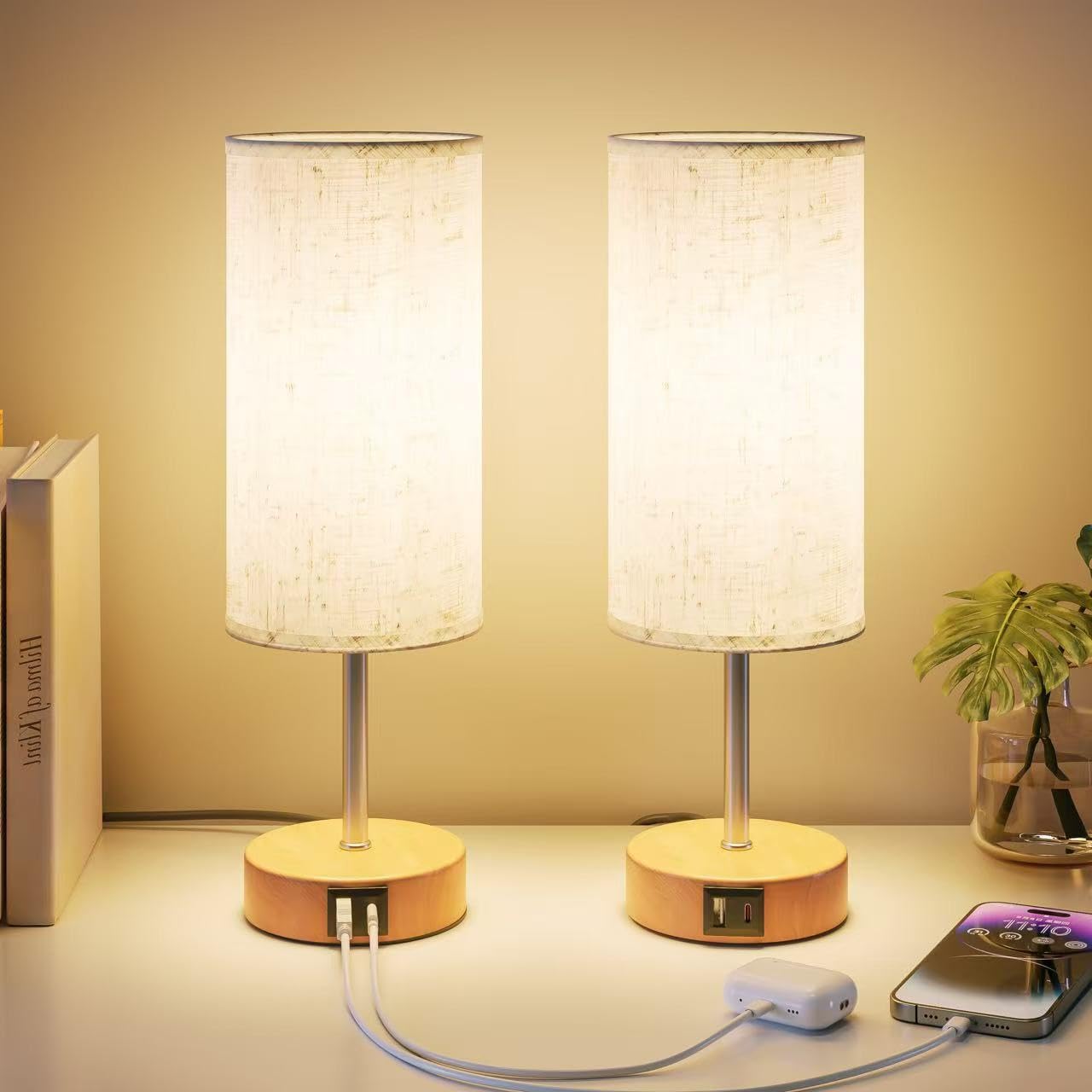 UPXNBOR Lot de 2 Lampes de Chevet Tactiles, avec Ports de Charge USB-A + C | Lampe de Bureau pour Chambre et Salon, Lumière Chaude à 3 Niveaux, Abat-jour en Lin, Câble de 1,5 m, E27 Incluse, Effet Bois